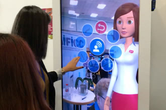 La asistente virtual en realidad aumentada Lola presente en Healthio, Fira de Barcelona