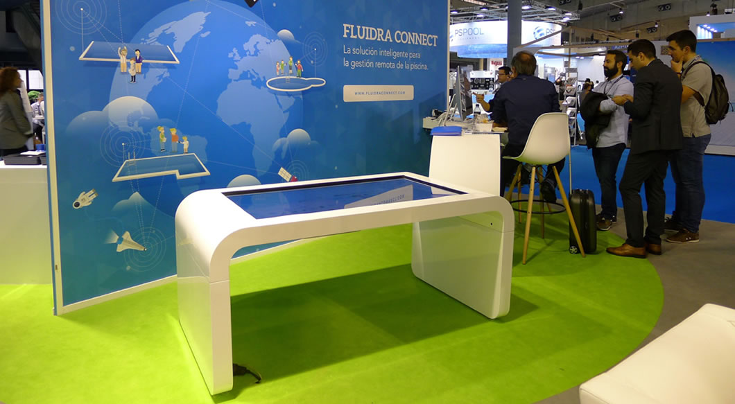 mesa interactiva multitactil fluidra stand