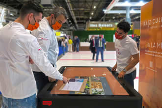 Nuestra mesa interactiva para turismo y restauración XTable triunfa en Fitur