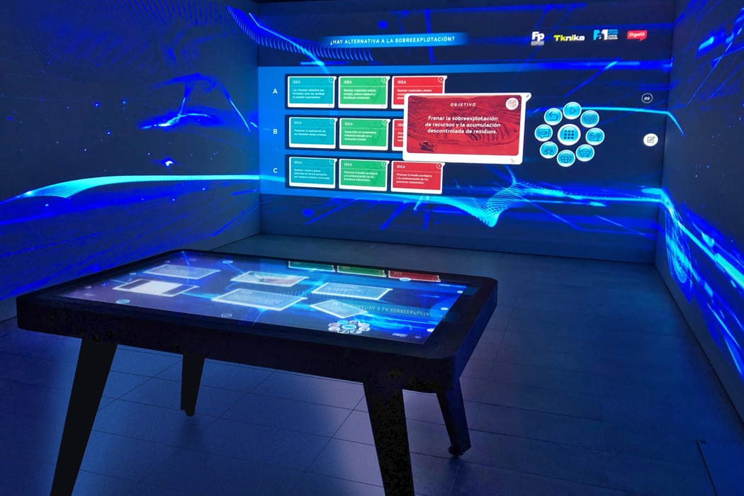 aula interactiva XTable per a tasques multiusuari en aula immersiva.
