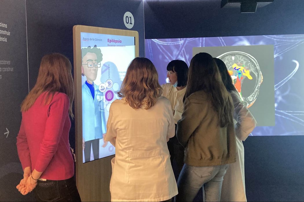 Tecnologia immersiva i interactiva per donar a conèixer els projectes de recerca i innovació en pediatria de l'Hospital Sant Joan de Déu.