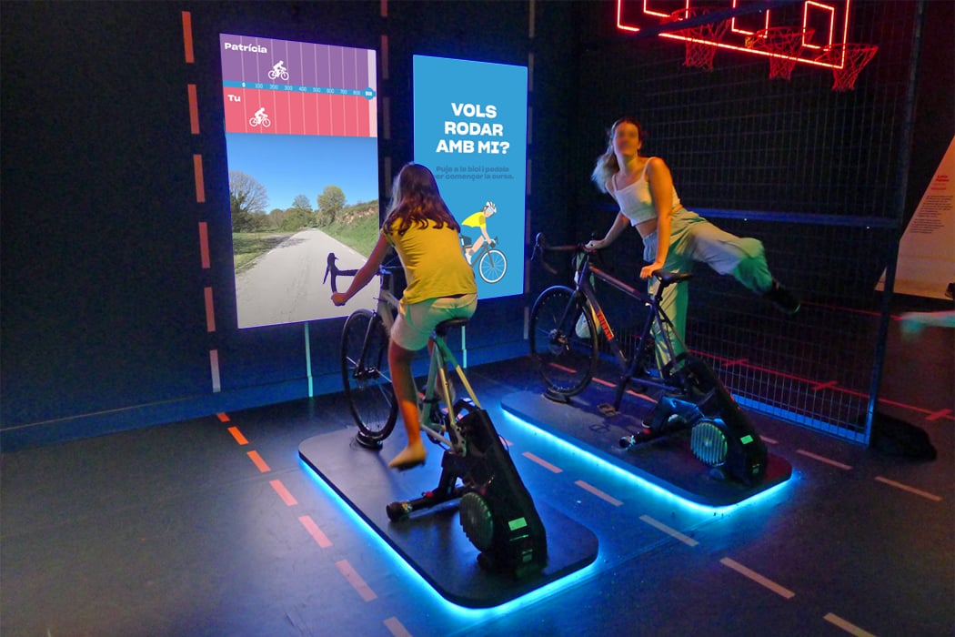 Juego virtual con bicicletas para exposición