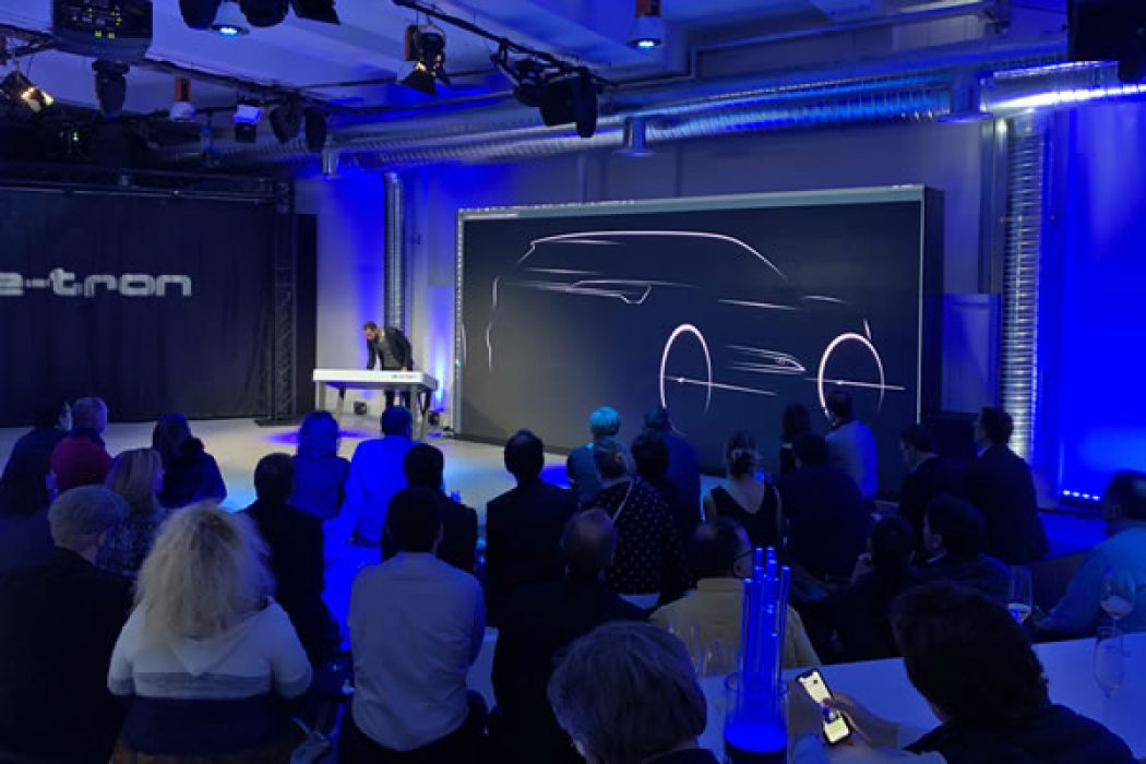 XTable com a taula de dibuix interactiva durant la presentació de l’Audi e-tron