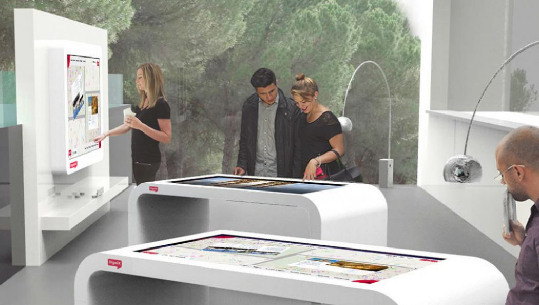 L’oficina de turisme del futur a B-Travel. La taula interactiva XTable a B-Travel, amb la nova aplicació, “Interactive Tourism App”, desenvolupada amb l’Ajuntament de Barcelona.